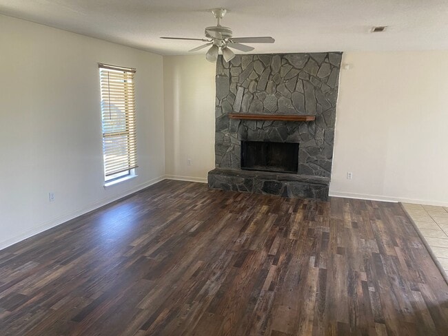Building Photo - 2501 Tara Heights Cir