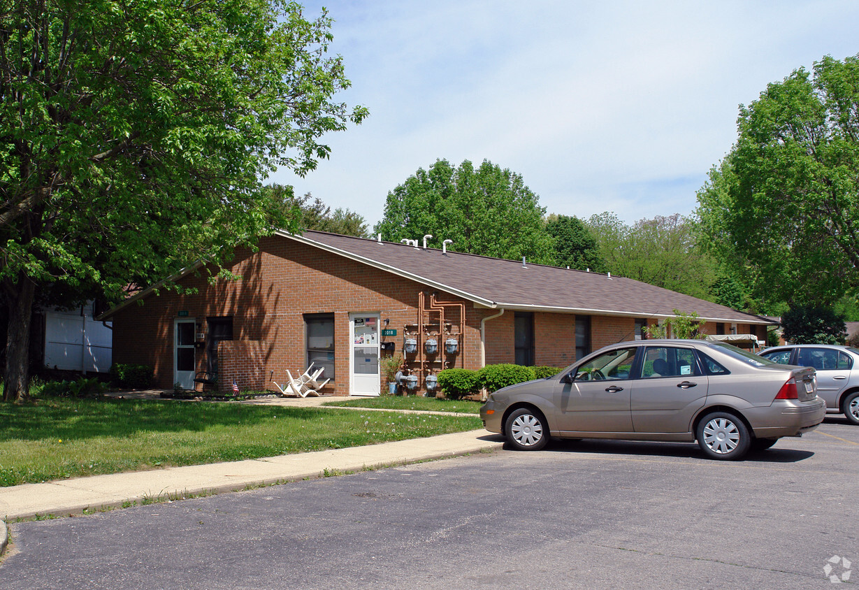 Primary Photo - Hawthorne Apartments