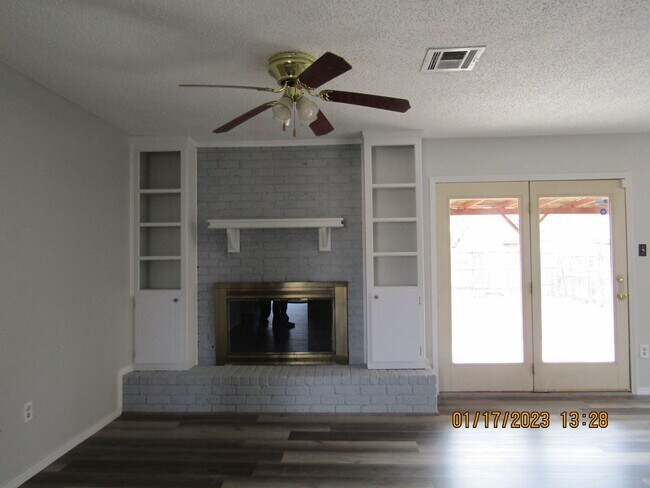 Foto del edificio - West side home located close to shopping, ...