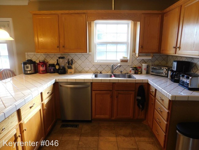 Building Photo - 3 br, 2.5 bath House - 52 Lindburgh Dr