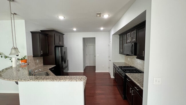 Building Photo - 421 Durants Neck Ln