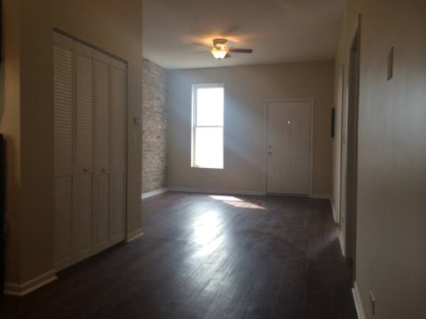 Interior - 822 N Hermitage Ave