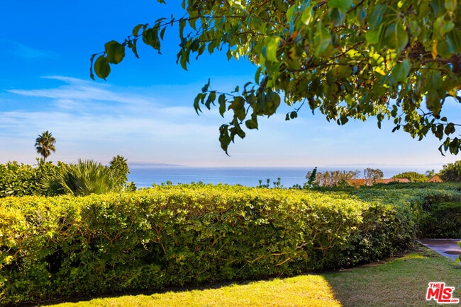 Building Photo - 3621 Malibu Country Dr