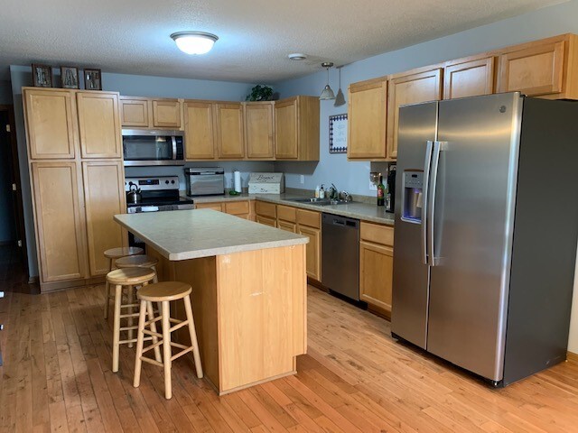 Kitchen - 423 Cedar Pl