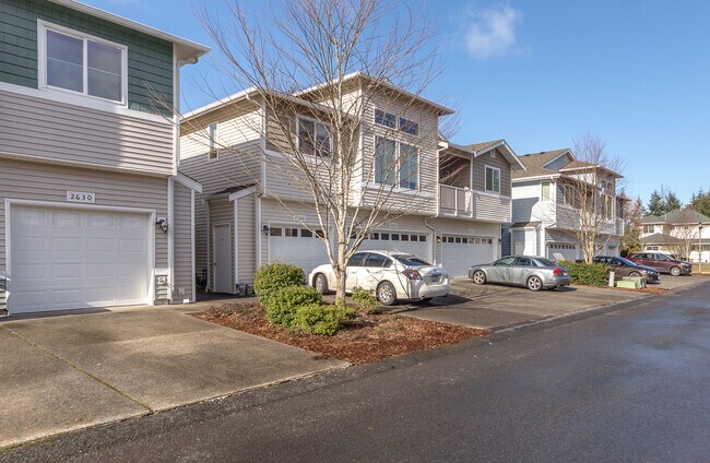 Foto del edificio - Low Maintenance Living 2 Bedroom Condo, Du...