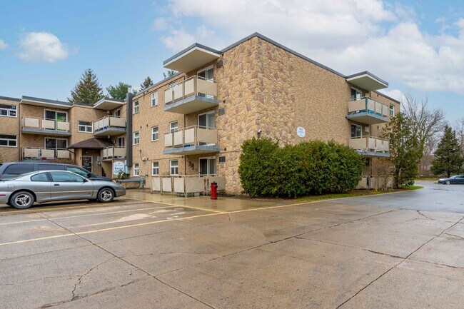 Photo du bâtiment - Portage Place Apartments