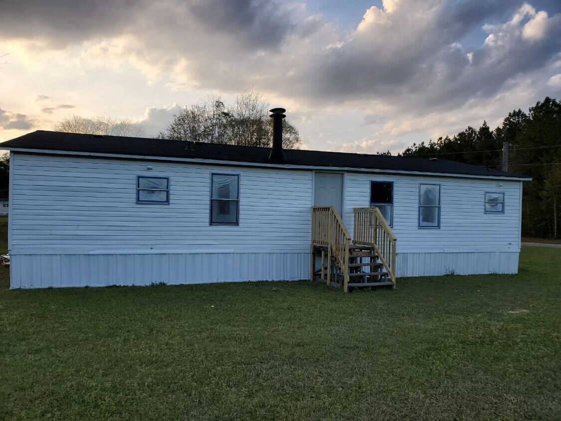 Primary Photo - 180 Cave Cir
