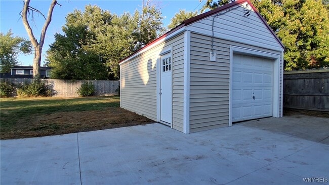 Building Photo - 61 Elsie Ln