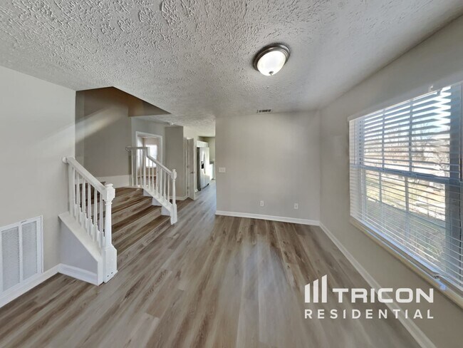 Building Photo - 2773 Riverbend Dr