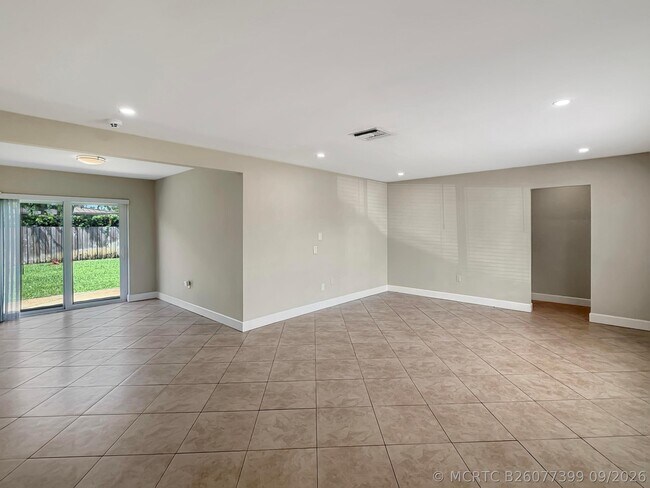 Foto del edificio - 1321 NE 46th St