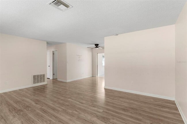 Foto del edificio - 20639 SW Rainbow Lakes Blvd