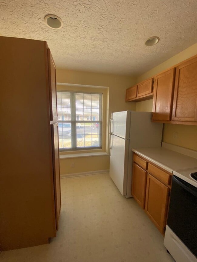 Building Photo - 2440 Tarpon Bay Dr.