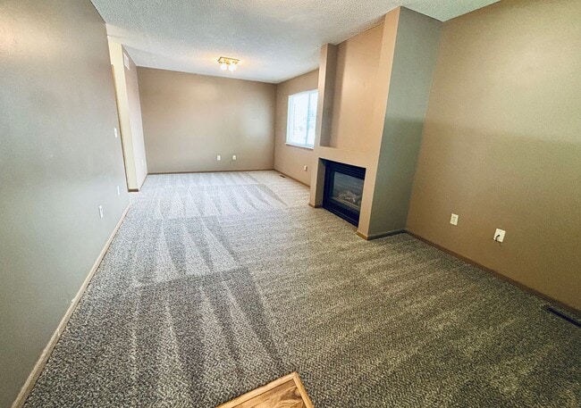 Building Photo - 4 Bed 2 Bath Centrally Located - Pre Leasing for the 2026/2027 School Year!