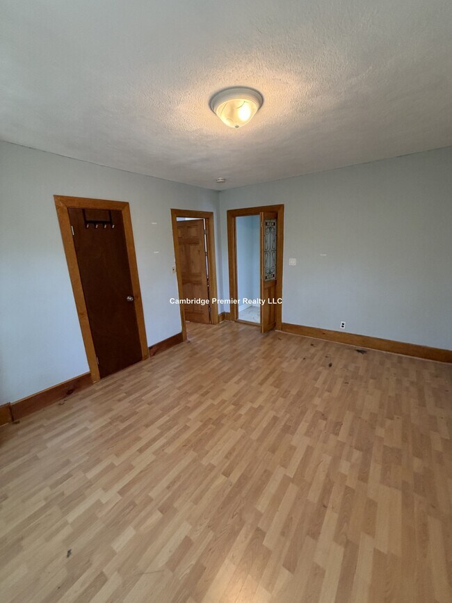 Building Photo - 83-89 Webster Ave. Unit 3
