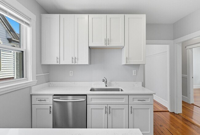 Building Photo - 39 Edison Green