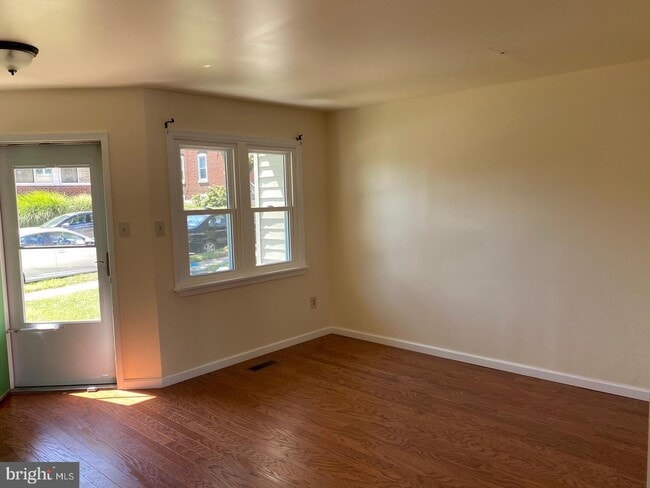 Building Photo - 207 Coates St