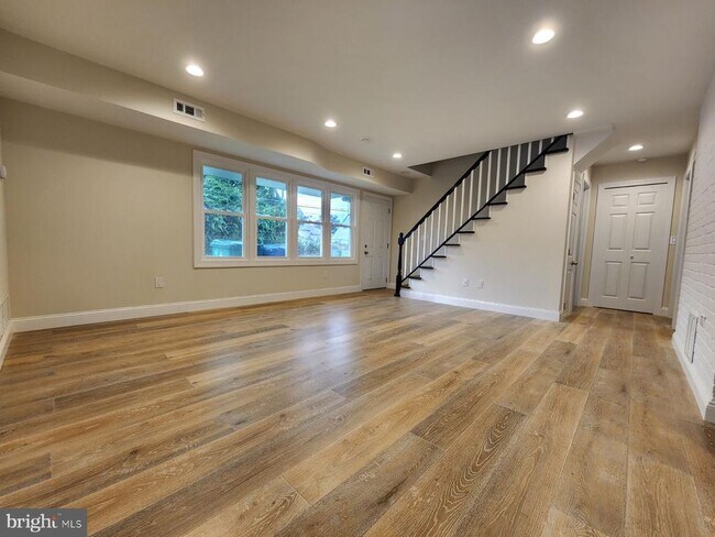 Foto del edificio - 85 Wildflower Rd