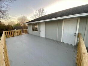 Building Photo - 1306 Heights St