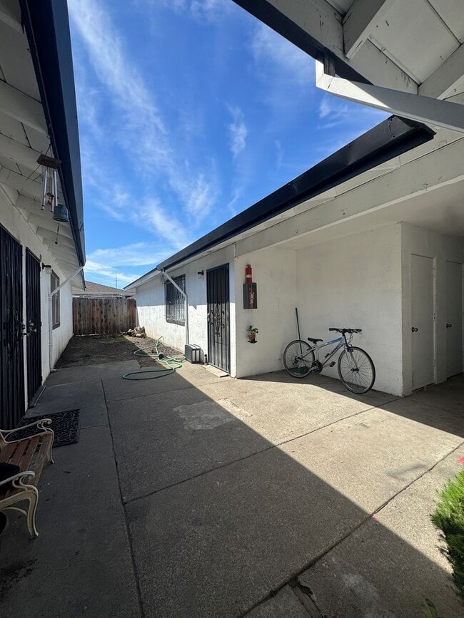 Foto del edificio - 718 Bedlow Dr