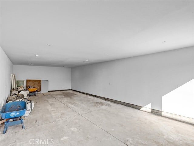 Building Photo - 1231 S Rowan Ave