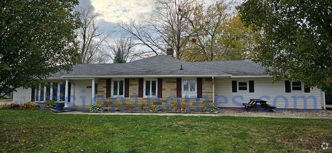 Building Photo - 1401 N Metcalf St