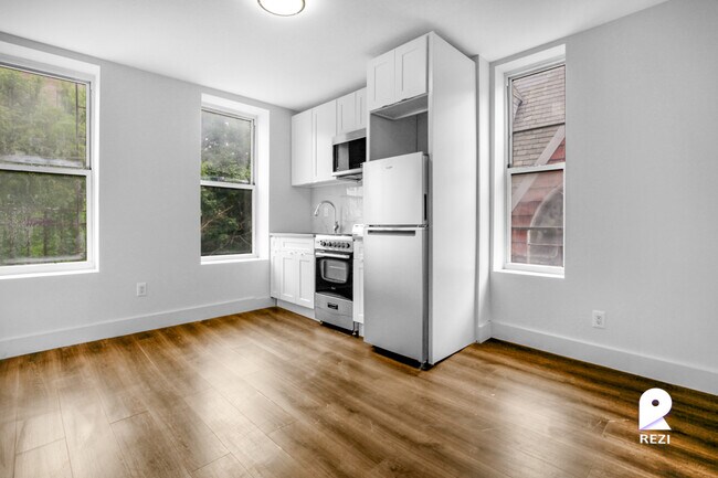 Building Photo - 737 E 219th St