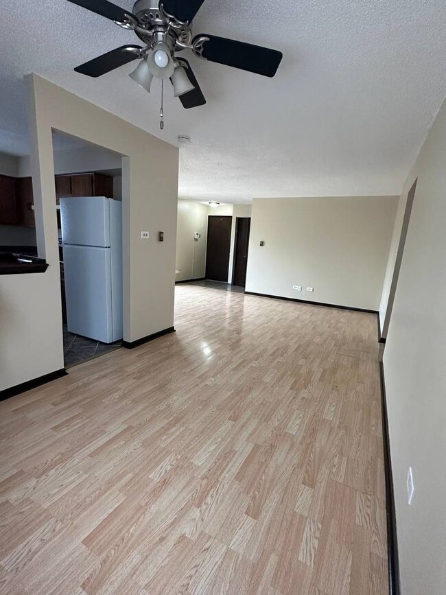 Building Photo - 5160 Thomas Dr
