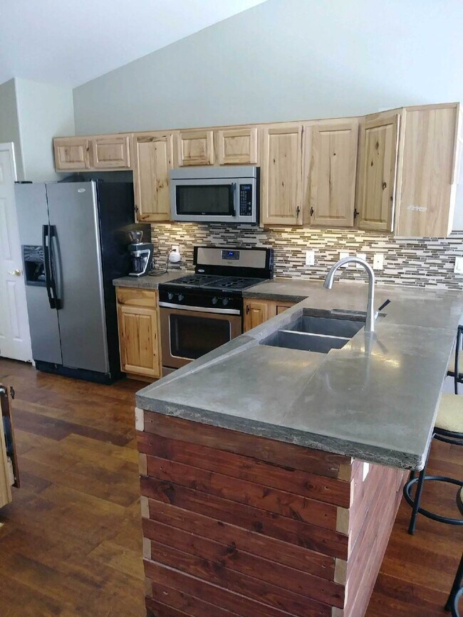 Foto del edificio - 1481 Gardner St