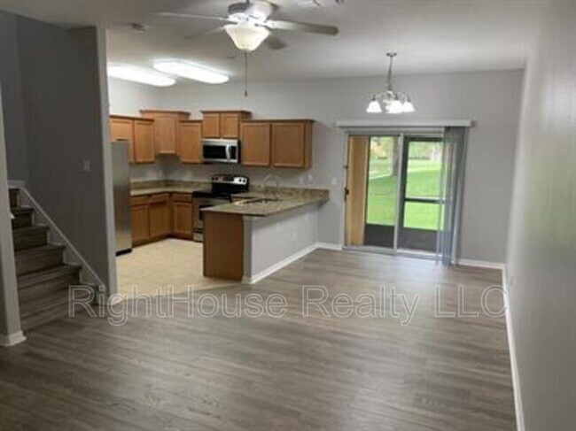 Foto del edificio - 1220 Twin Trees Ln