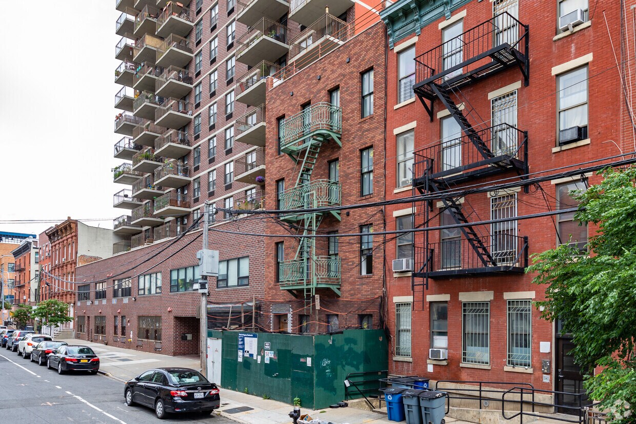 Primary Photo - 481 Saint Marks Ave