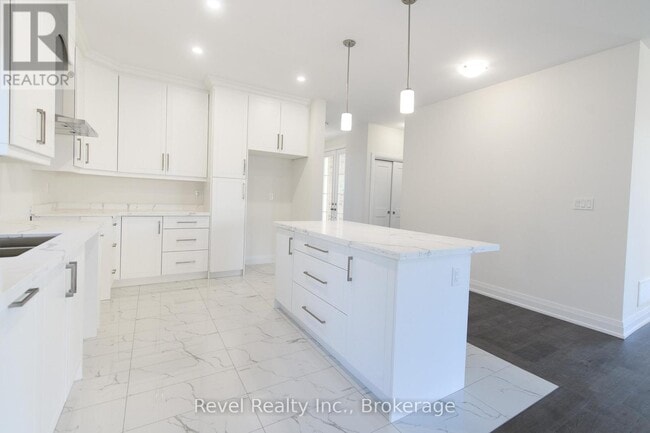 Building Photo - 45 Joanne Crescent