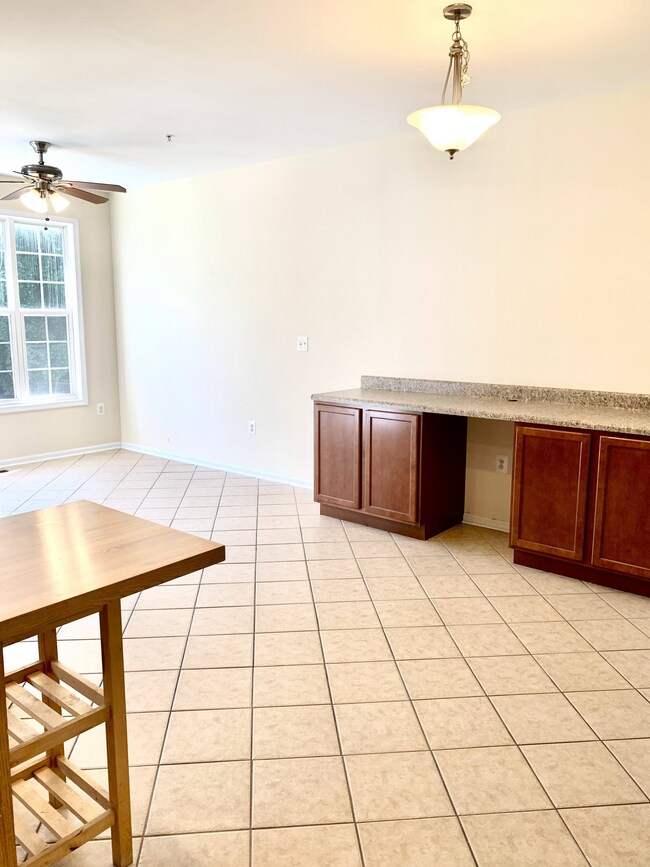 Armarios/almacenamiento adicionales - 12915 Woods View St