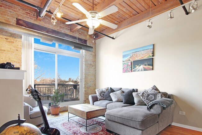 Foto del edificio - 1740 N Maplewood Ave