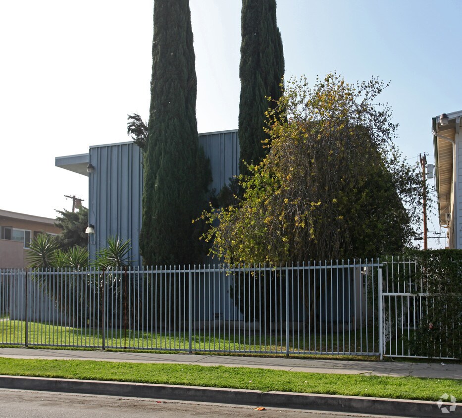 Foto del edificio - 17950 Schoenborn St