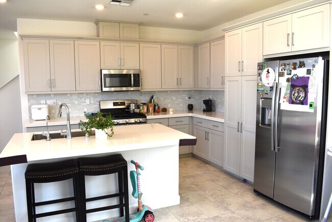 Building Photo - Newer Construction- 3 Bedroom 2.5 Bath Det...