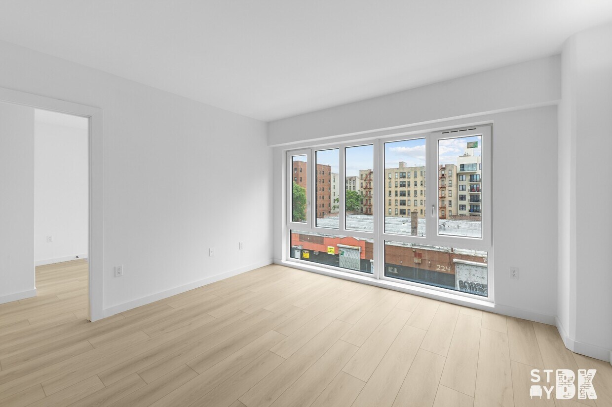 Foto principal - 227 Clarkson Ave
