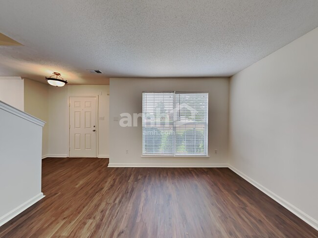 Building Photo - 2491 Hunters Pointe Dr