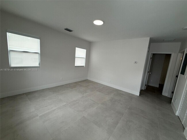 Building Photo - 1256 NE 110th Terrace