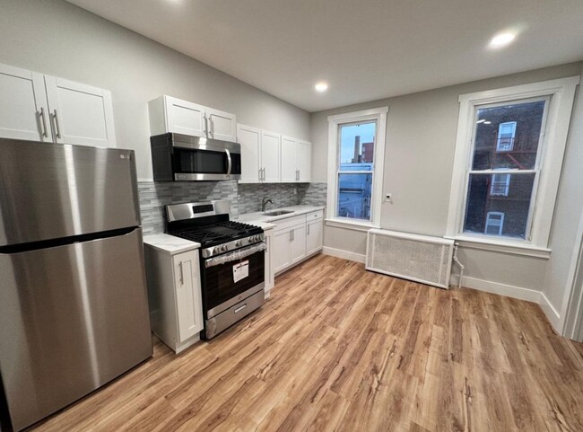 Photo - 551 57th St Apartment