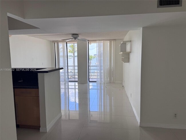 Building Photo - 2821 N Miami Beach Blvd