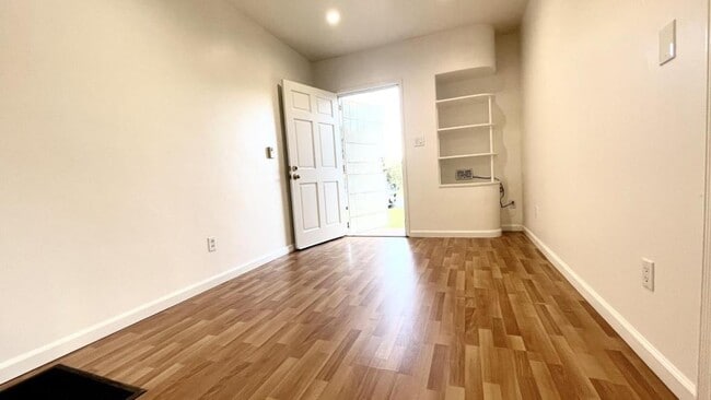 Building Photo - 2015 S Curtis Ave