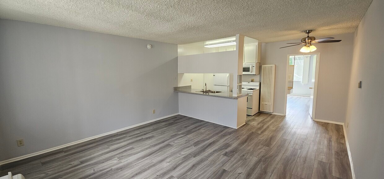 Foto principal - Burbank Oaks Apartments