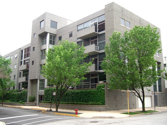 Primary Photo - 939 W Huron St