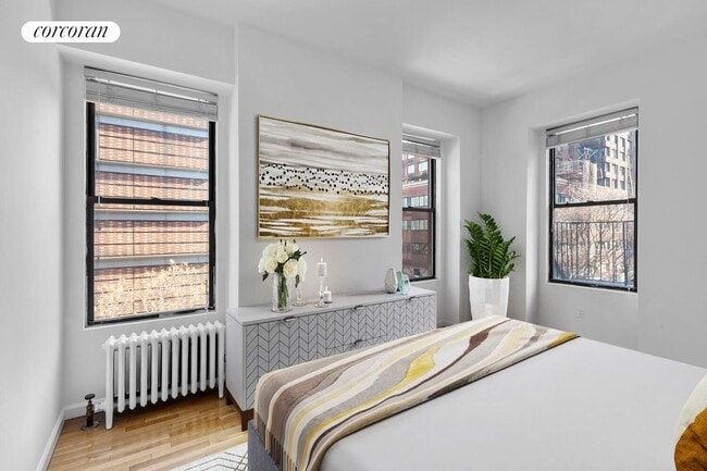 Building Photo - 100 W 67th St