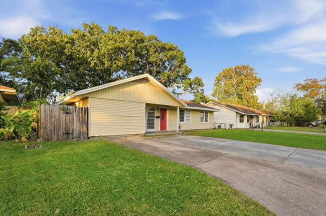 Building Photo - 2918 Tarpey Ave