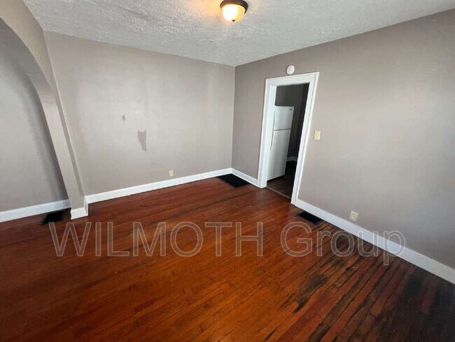 Foto del edificio - 896 N Gladstone Ave