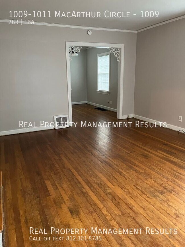 Foto del edificio - 1009-1011 MacArthur Circle-1009