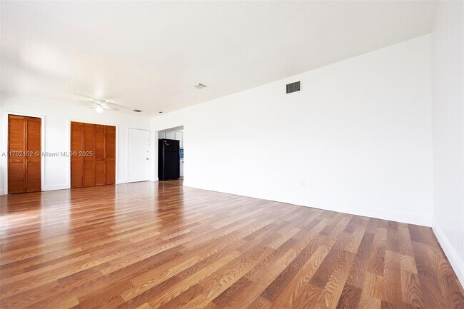 Foto del edificio - 2250 Bay Dr
