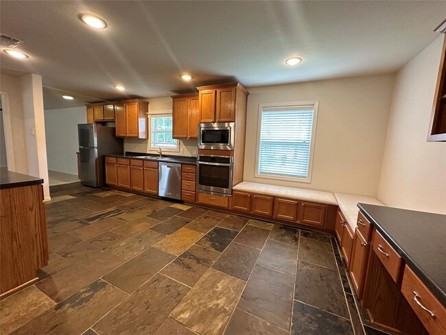 Foto del edificio - 9602 Fairdale Ln
