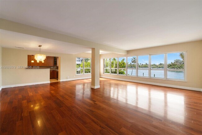 Foto del edificio - 9102 W Bay Harbor Dr